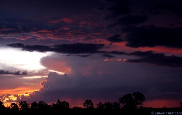 A lovely sunset. This weak cell was probably the start of the Dalby (and north) complex later.