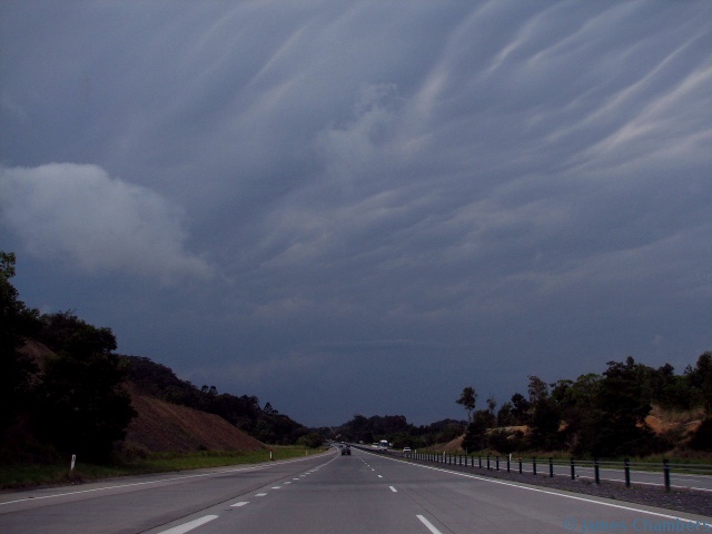 Awesome mammatus and anvil 'ruffling'