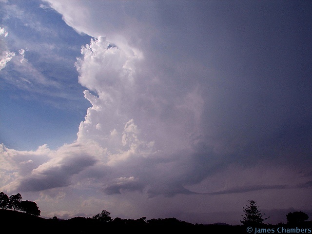 An obviously weakening supercell with inflow becoming detached