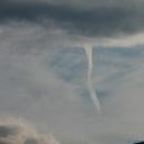 What's this? A mid level funnel? A 'piece' of contrail? It lasted at least 6-7mins.