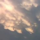 Close crop of previous image, showing the fantastic mammatus.