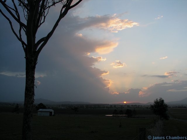 A lovely sunset amongst weak development near Jimboomba.