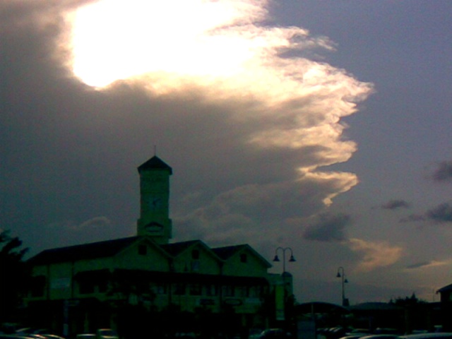 Another phone pic. It was quite a nice scene as the anvil spread out.