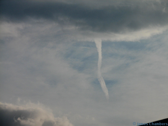 What's this? A mid level funnel? A 'piece' of contrail? It lasted at least 6-7mins.