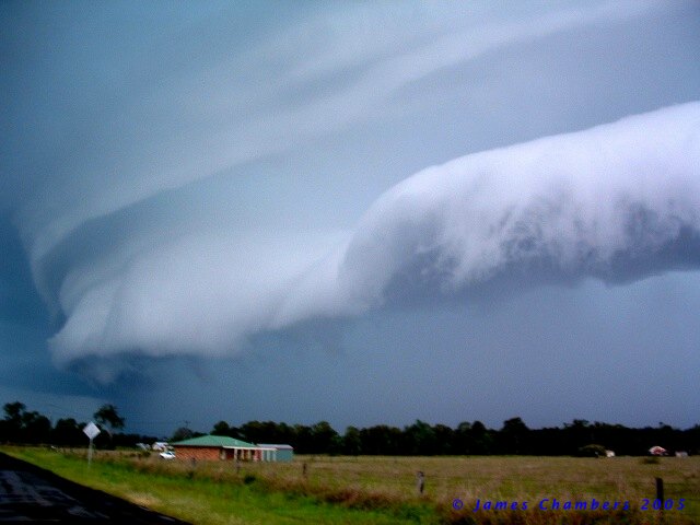 An awesome shelf cloud accompanying an HP beast near Grandchester Nov 27, 2005.